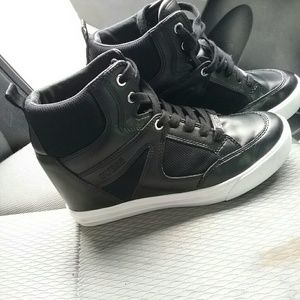 Guess hidden heel shoe